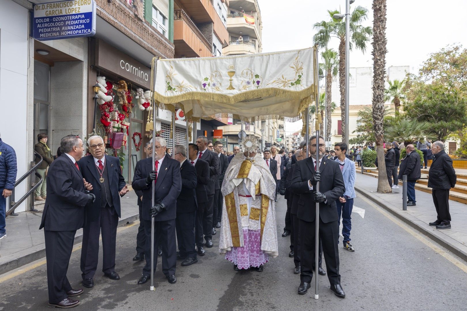 Emotivo Encuentro del Domingo de Resurrección en Torrevieja