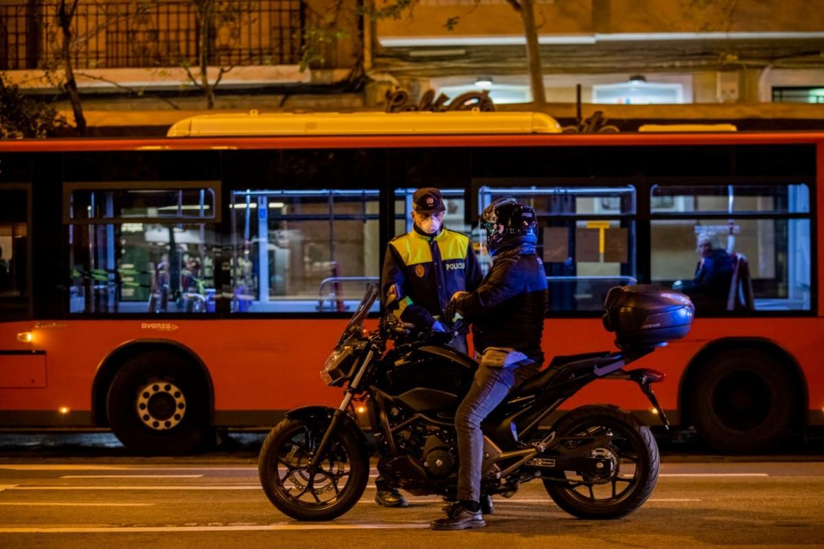 Control de la Policía Local en Paseo Pamplona en Zaragoza