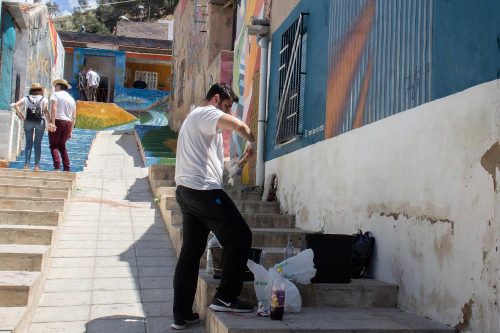 Más de doscientos murales en homenaje a Miguel Hernández engalanan el barrio de San Isidro de Orihuela