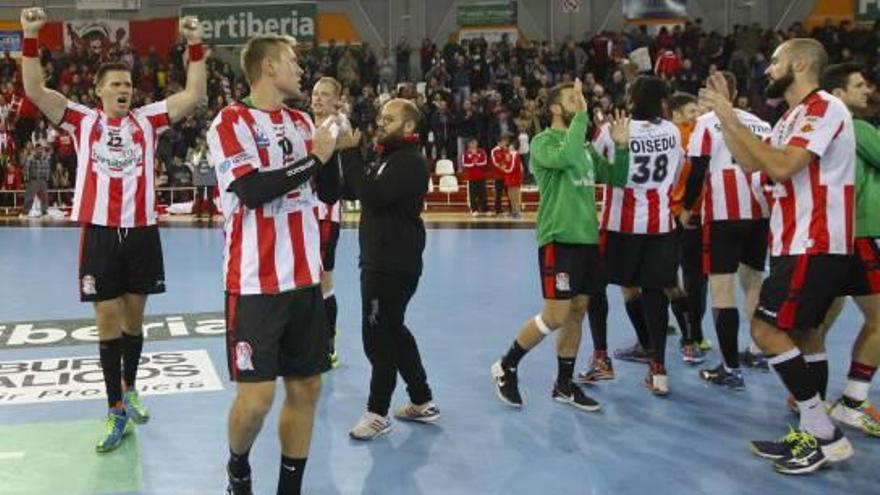 Los rojiblancos celebran una reciente victoria.