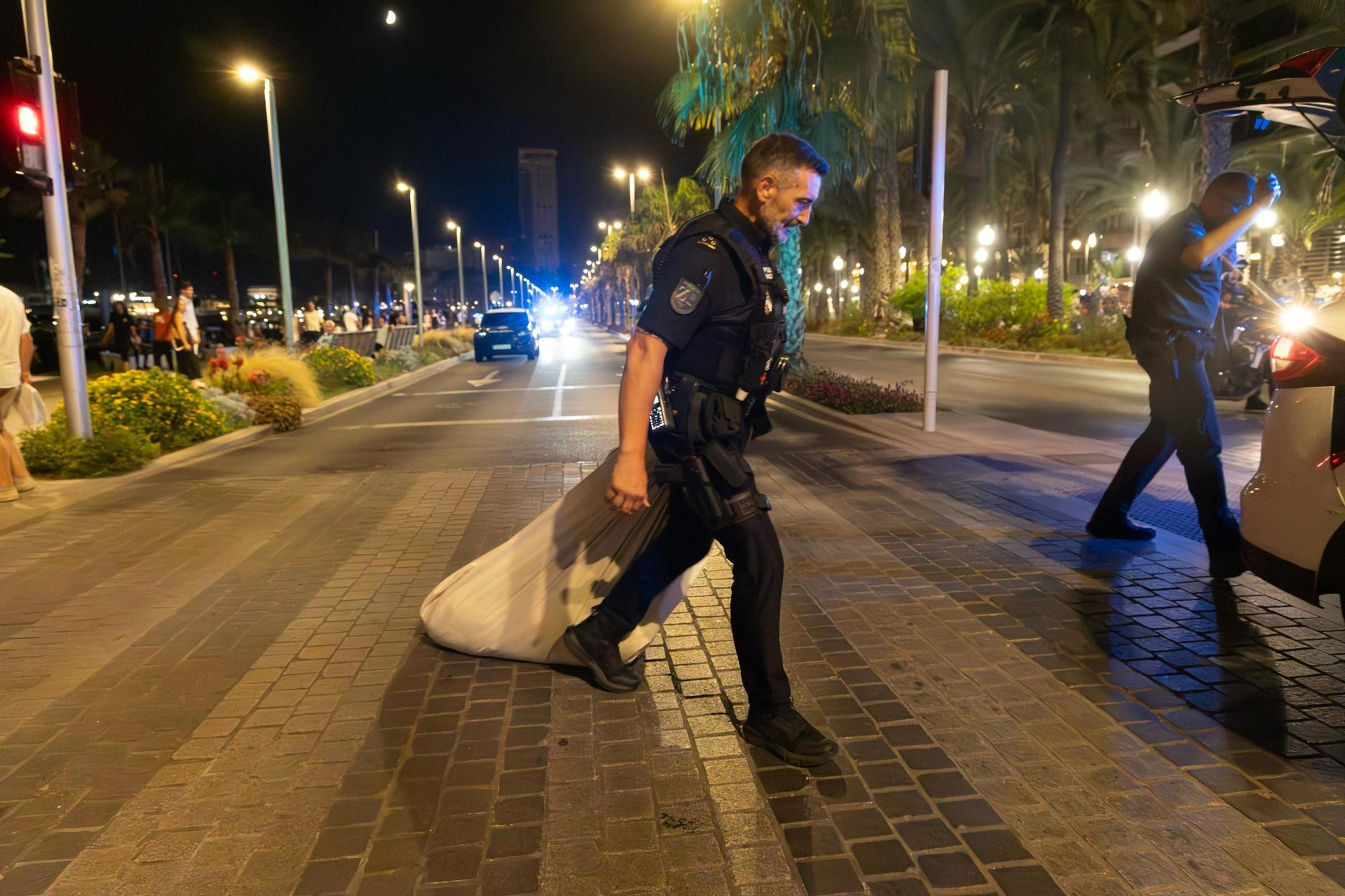 Operativo conjunto policial contra el ‘top manta’ en el puerto de Alicante