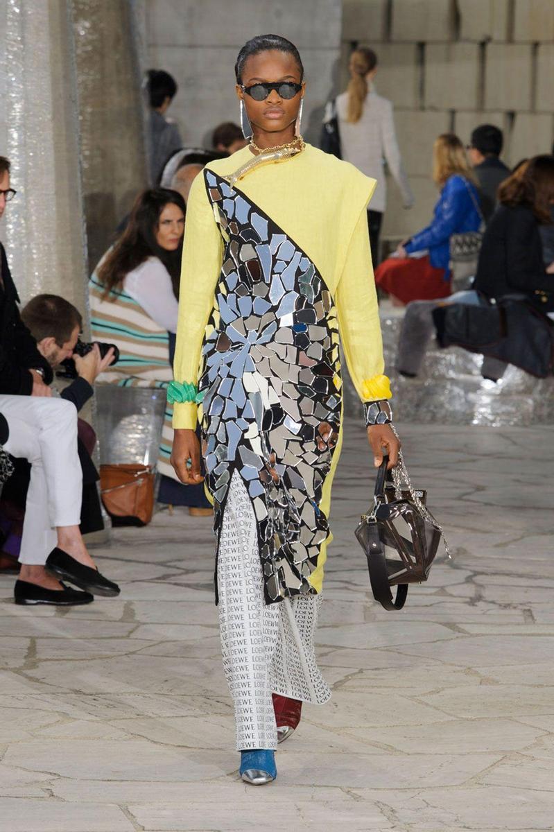 PFW: Loewe Primavera/Verano 2016, plata y amarillo