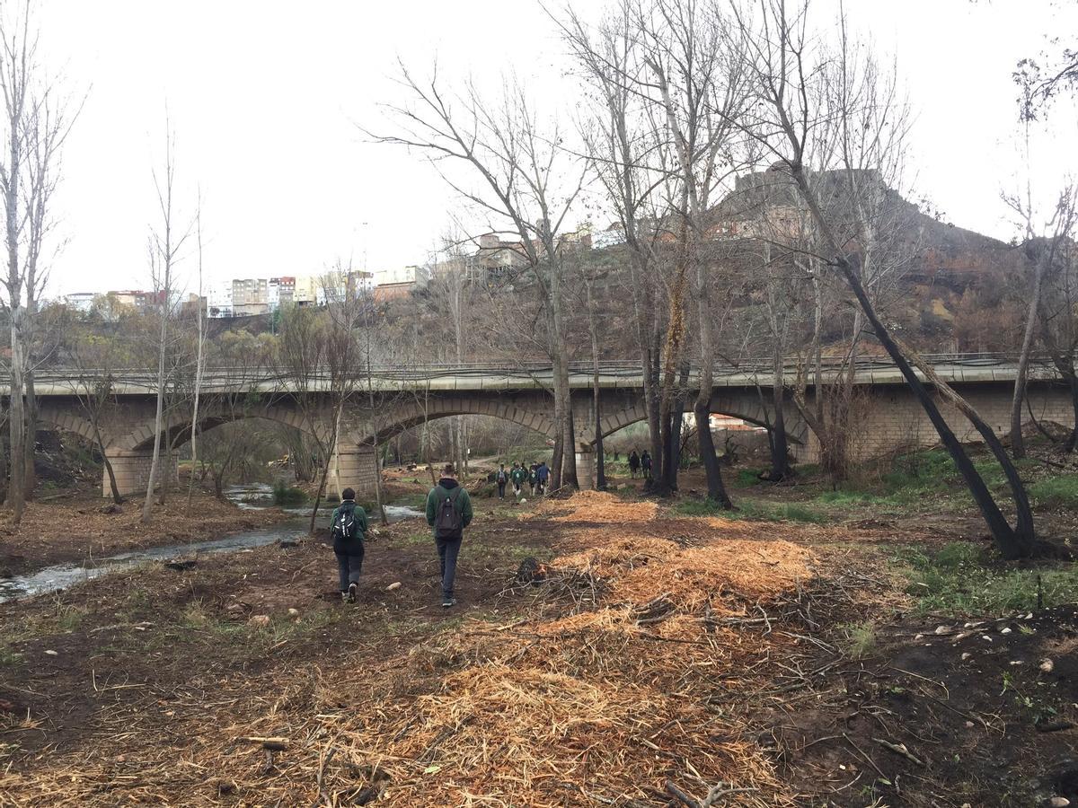 La iniciativa pretende recuperar puentes y caminos del río Palancia en Bejís.