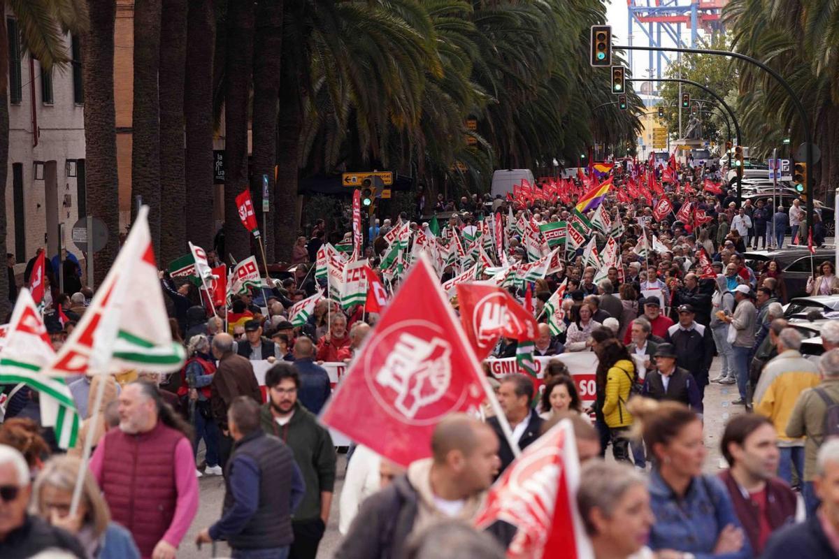 La manifestación del Primero de Mayo del año pasado en Málaga, a su paso por la Alameda de Colón. | ÁLEX ZEA