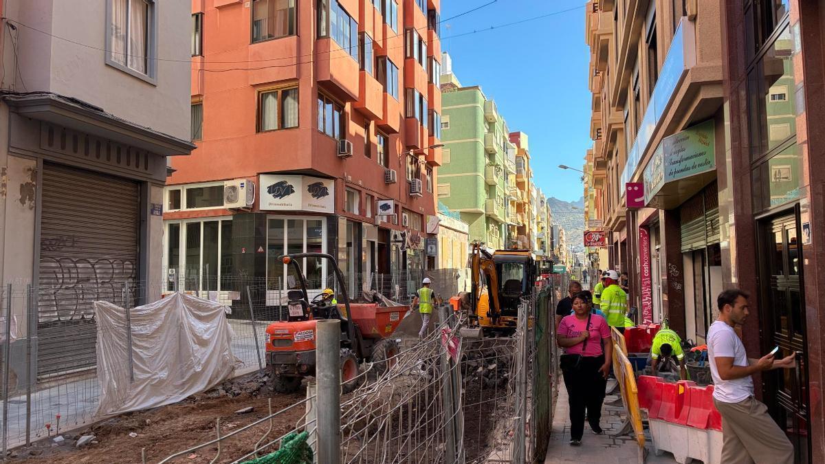 Obras en la calle de La Rosa, en el municipio de Santa Cruz de Tenerife.