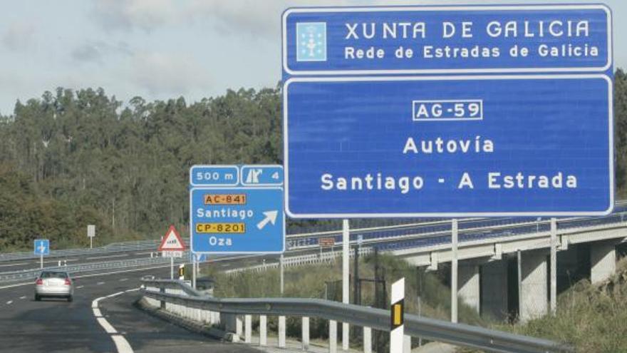 Imagen de archivo de la autovía Santiago-A Estrada, que el PSOE duda que la Xunta vaya a ejecutar próximamente. // Bernabé / Luismy
