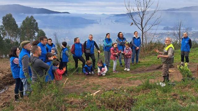 Un momento de la actividad, ayer en el monte redondelano.