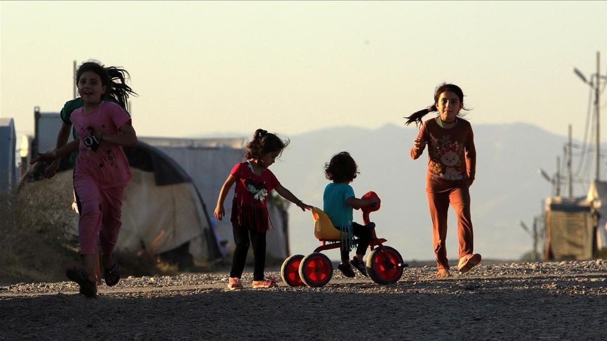 Niños yazidís desplazados en un campamiento del Kurdistan iraquí en julio del 2019