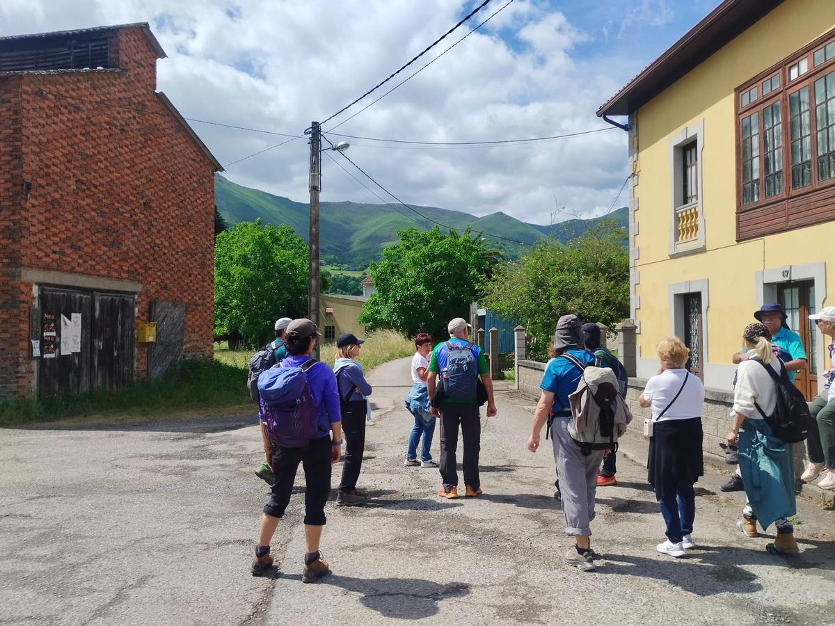 Así fue la visita a Láneo (Salas) de la Federación Nacional de Asociaciones Culturales y Recreativas de Empleados de Cajas de Ahorros