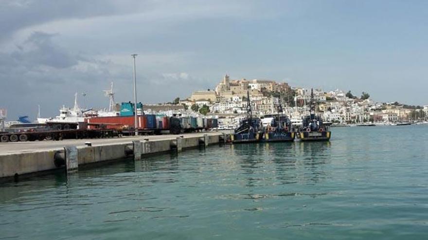 Las tres lanchas de la Agencia Tributaria, amarradas en el puerto de Ibiza.