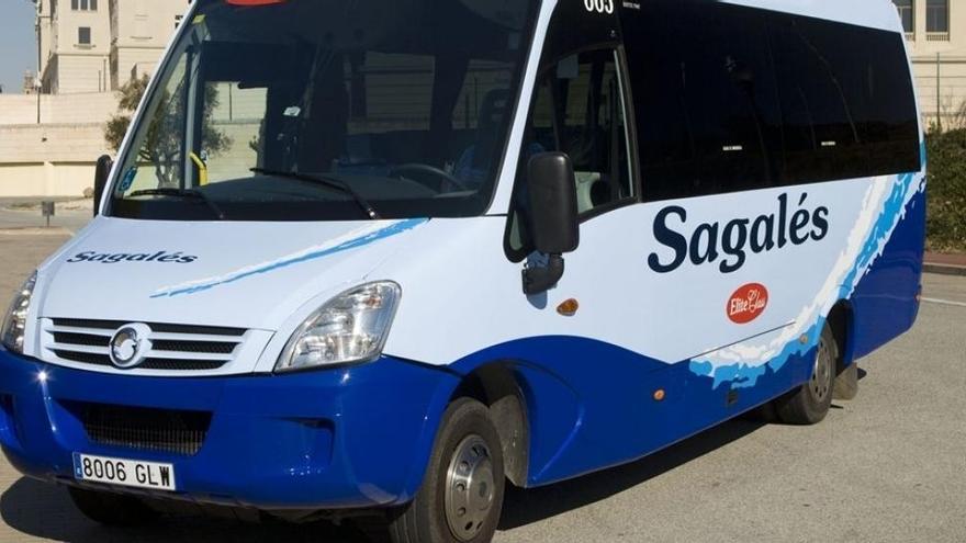 Un minibús de la companyia Sagalés, que és la que prestarà el servei