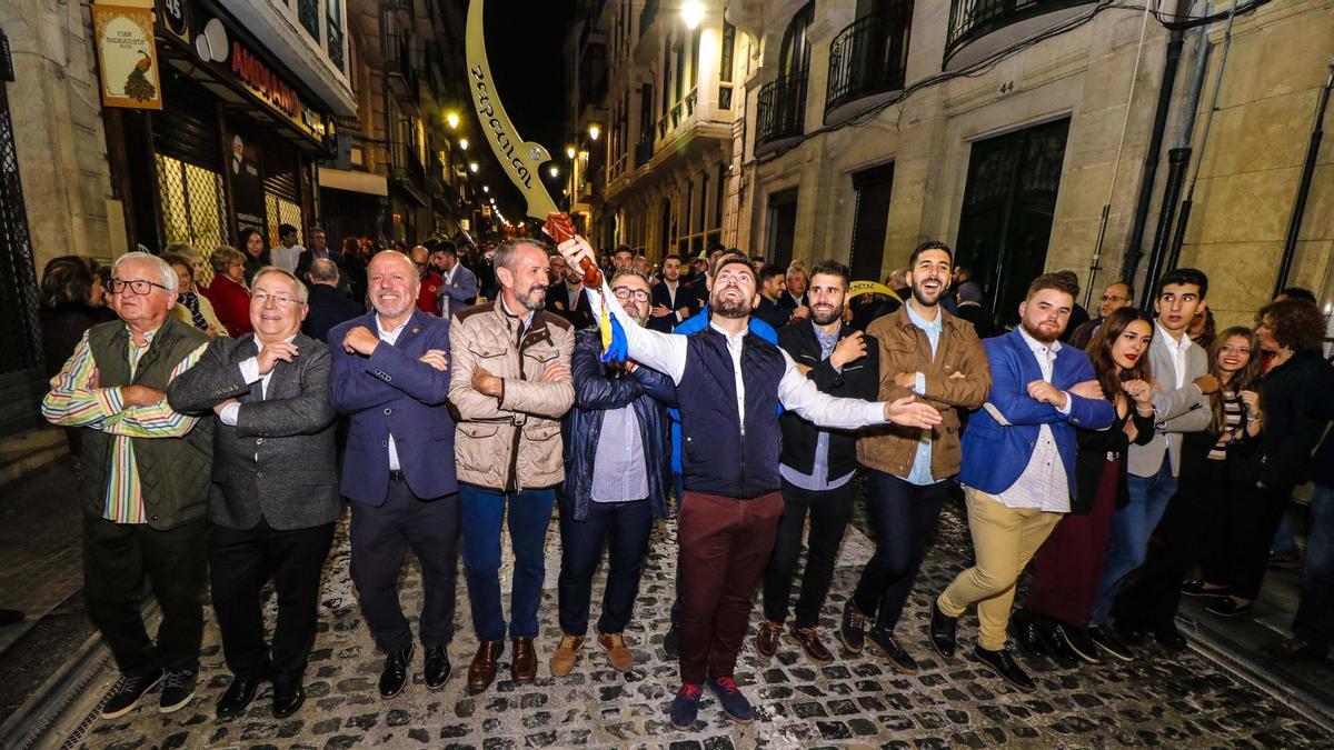 Festeros en el Mig Any de Alcoy de 2019, una escena que este año no podrá repetirse.