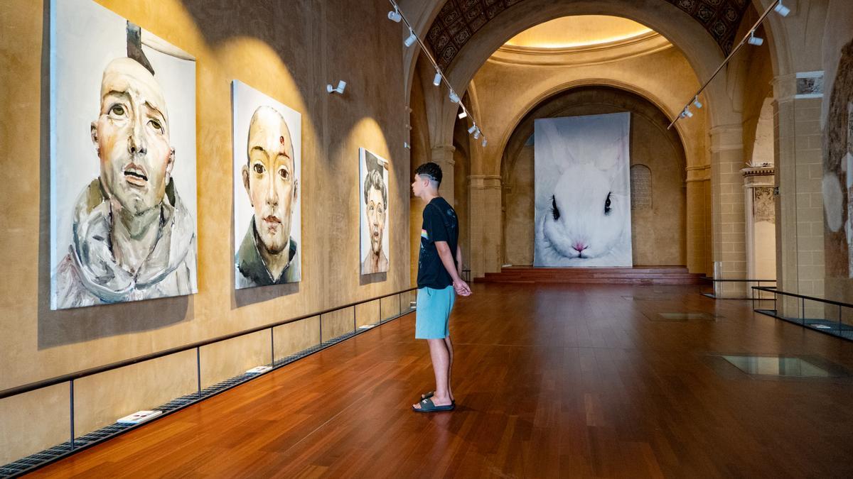 Algunas de las obras de la exposición &#039;Luz Verdadera&#039;, de Santiago Ydáñez.