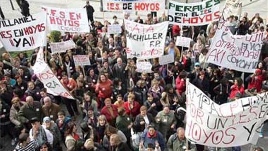 Manifestación en Mérida a favor de un instituto en Hoyos