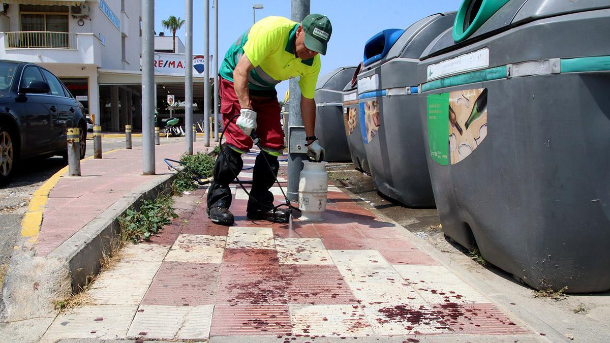 Herido grave un trabajador de la limpieza de Cambrils que ha sido apuñalado en la calle