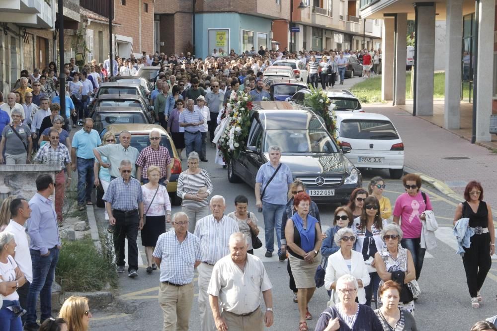 Multitudinario adiós a Fina Acuña