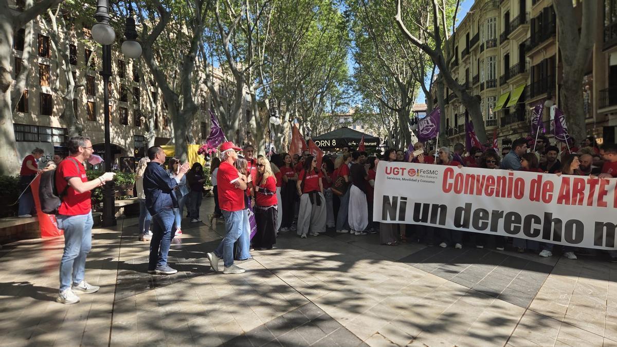 La protesta del sector se ha celebrado en el Paseo del Borne de Palma