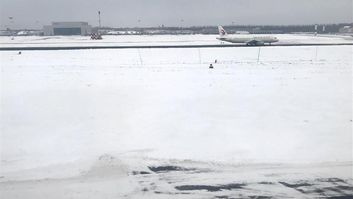 El Real Madrid, atrapado e indignado en Barajas