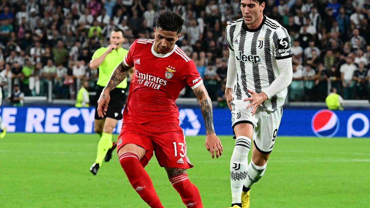 Enzo Fernández durante un entrenamiento con el Benfica