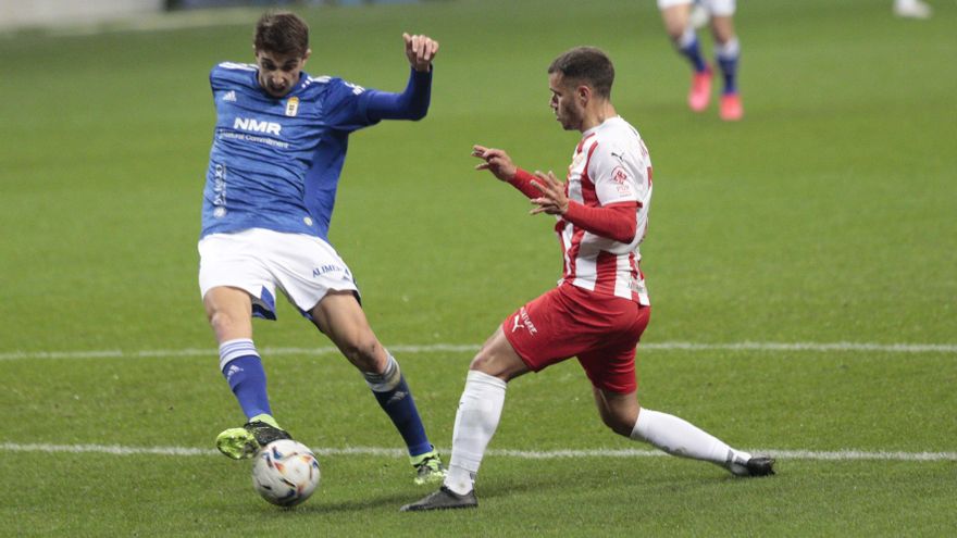 El Real Oviedo cae por 1-2 ante el Almería