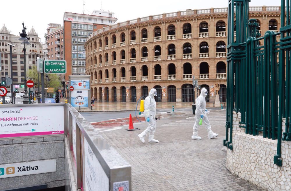 La UME desinfecta la estación Sorolla de València