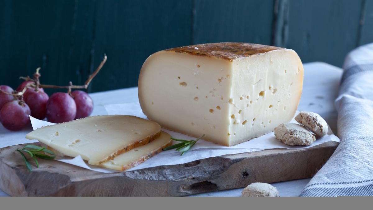 Una de las delicias culinarias de Menorca más valoradas son los quesos.