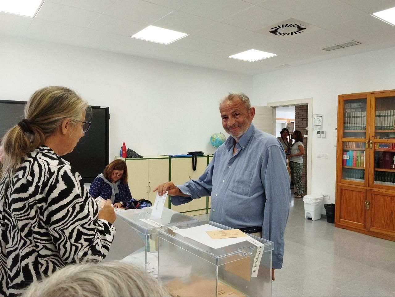 Todas las imágenes del voto de los políticos en Ibiza y Formentera