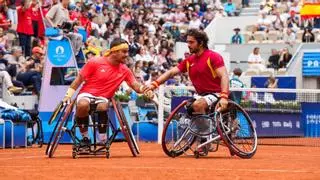 Caverzaschi y de la Puente se hacen gigantes y usan la mística española en Roland Garros para llevarse el bronce