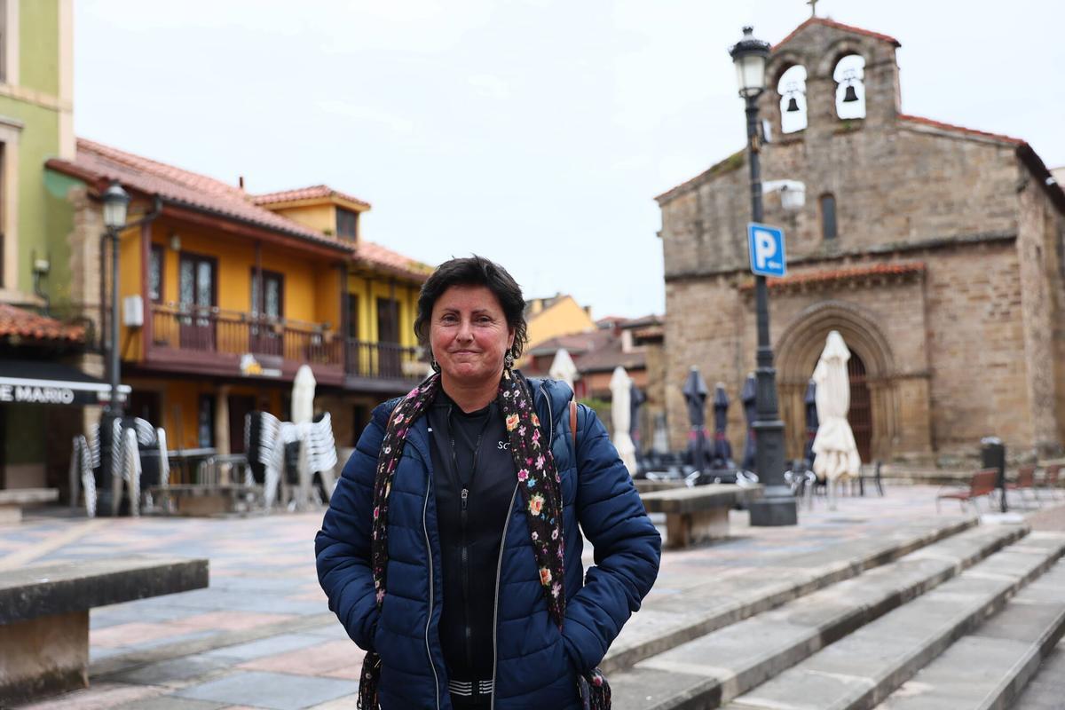 Emma Mayor, vecina del barrio de Sabugo, en la plaza del Carbayo.