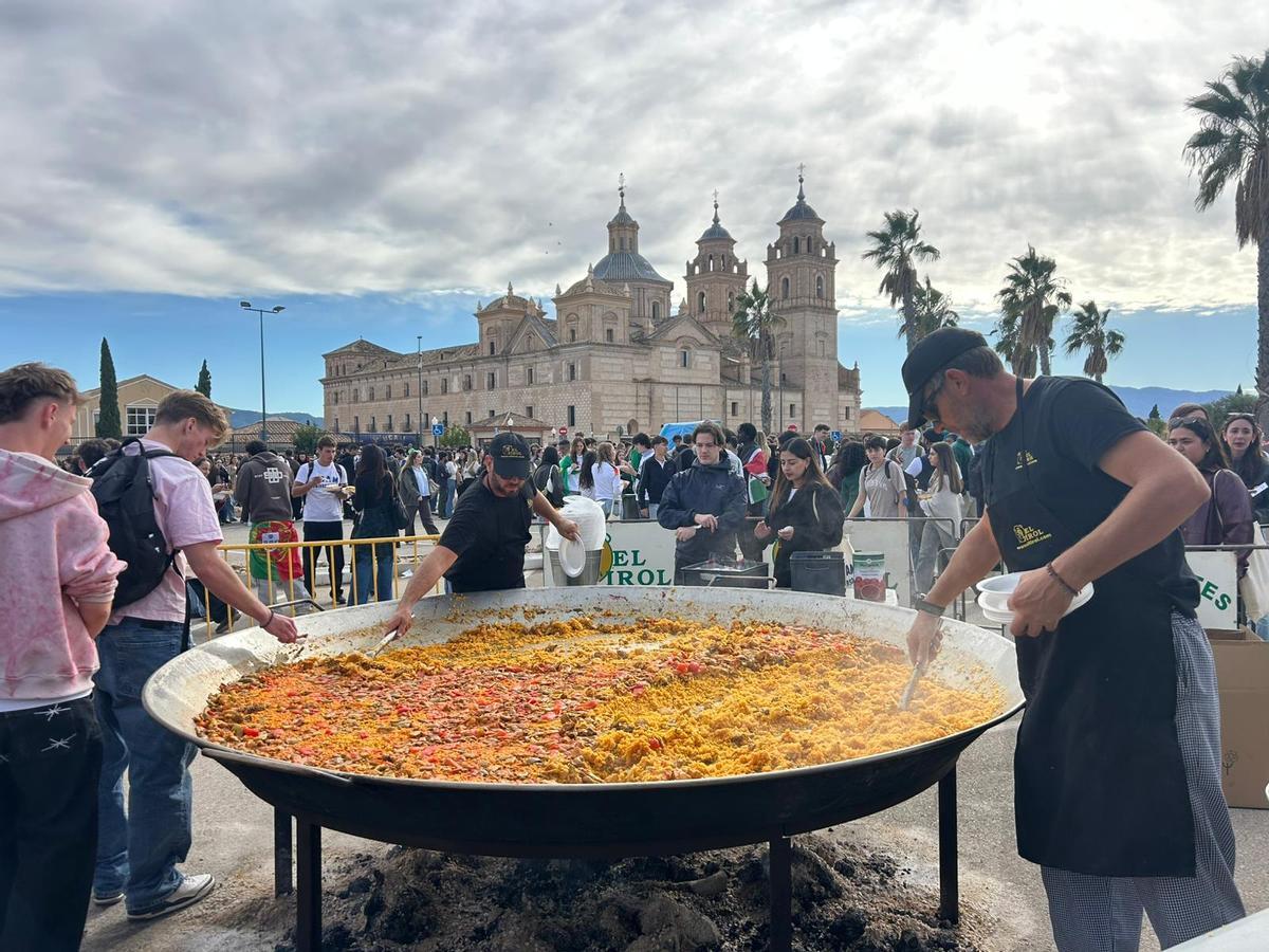 Se sirvieron 1800 raciones de la UCAM Paella.