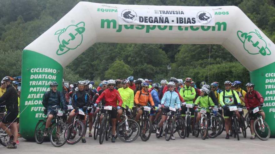 La primera etapa de la XVII Travesía Degaña-Ibias, con 125 ciclodeportistas