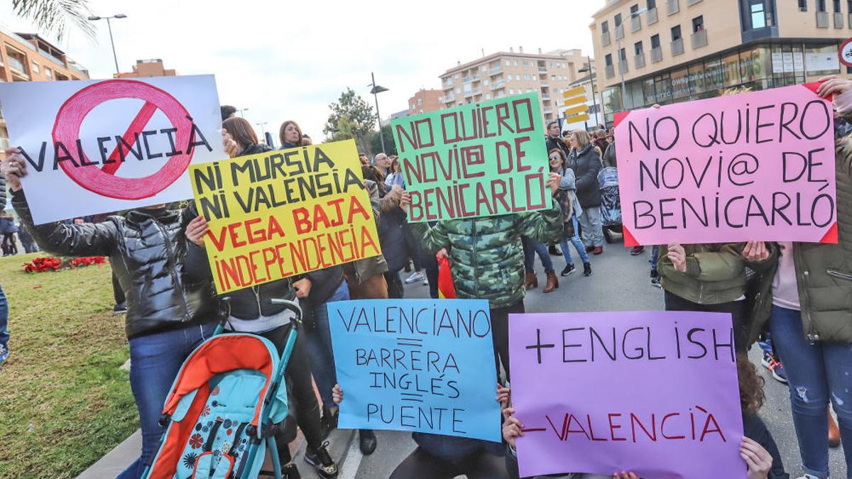El PP representa la coentor i el menyspreu pel valencià.
