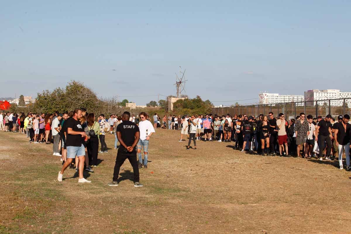 Cientos de personas en la apertura de las discotecas