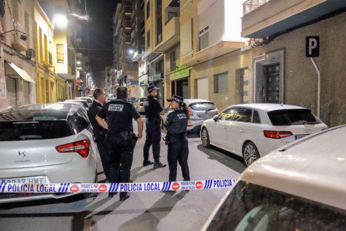 Dos hombres encapuchados sorprendieron a las víctimas cuando salían de su vivienda, ubicada en el centro