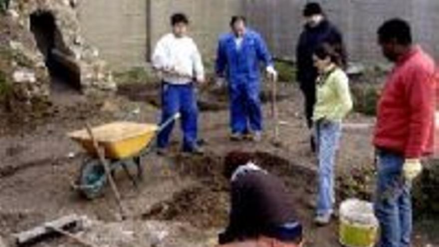 Hallan la cimentación de un tramo del acueducto San Lázaro y tumbas