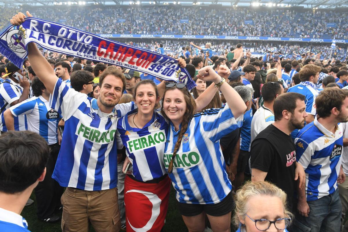 La fiesta lo inundó todo en Riazor, el fútbol era de lo menos