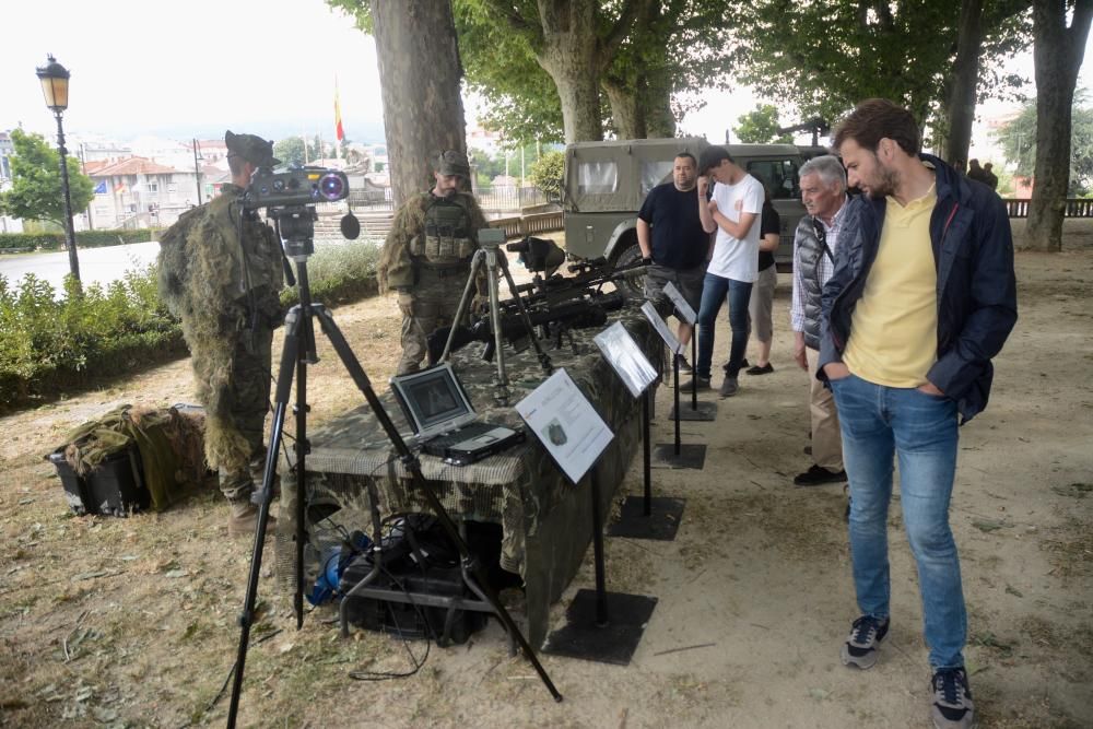 La Brilat expone sus carros y equipos por el Día de las Fuerzas Armadas