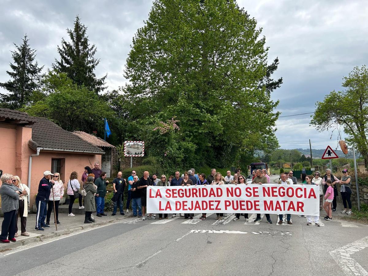 Protesta vecinos de San Cucao por el tráfico