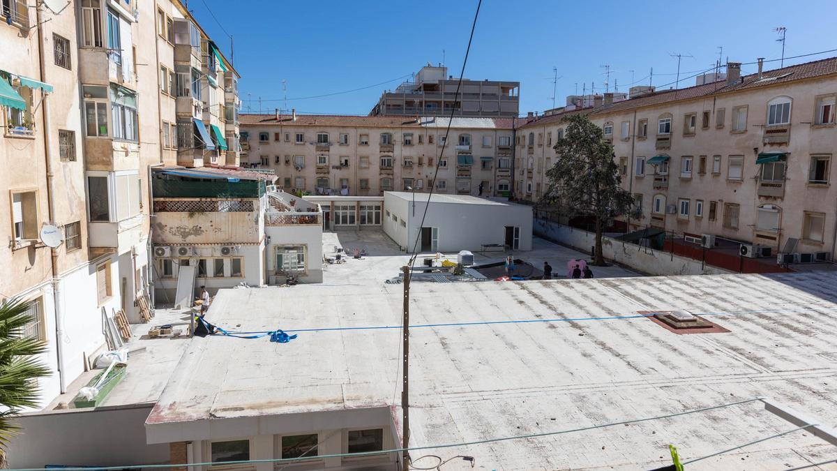 Las instalaciones de la escuela infantil, antes de que finalizaran las obras, vistas desde un dormitorio.