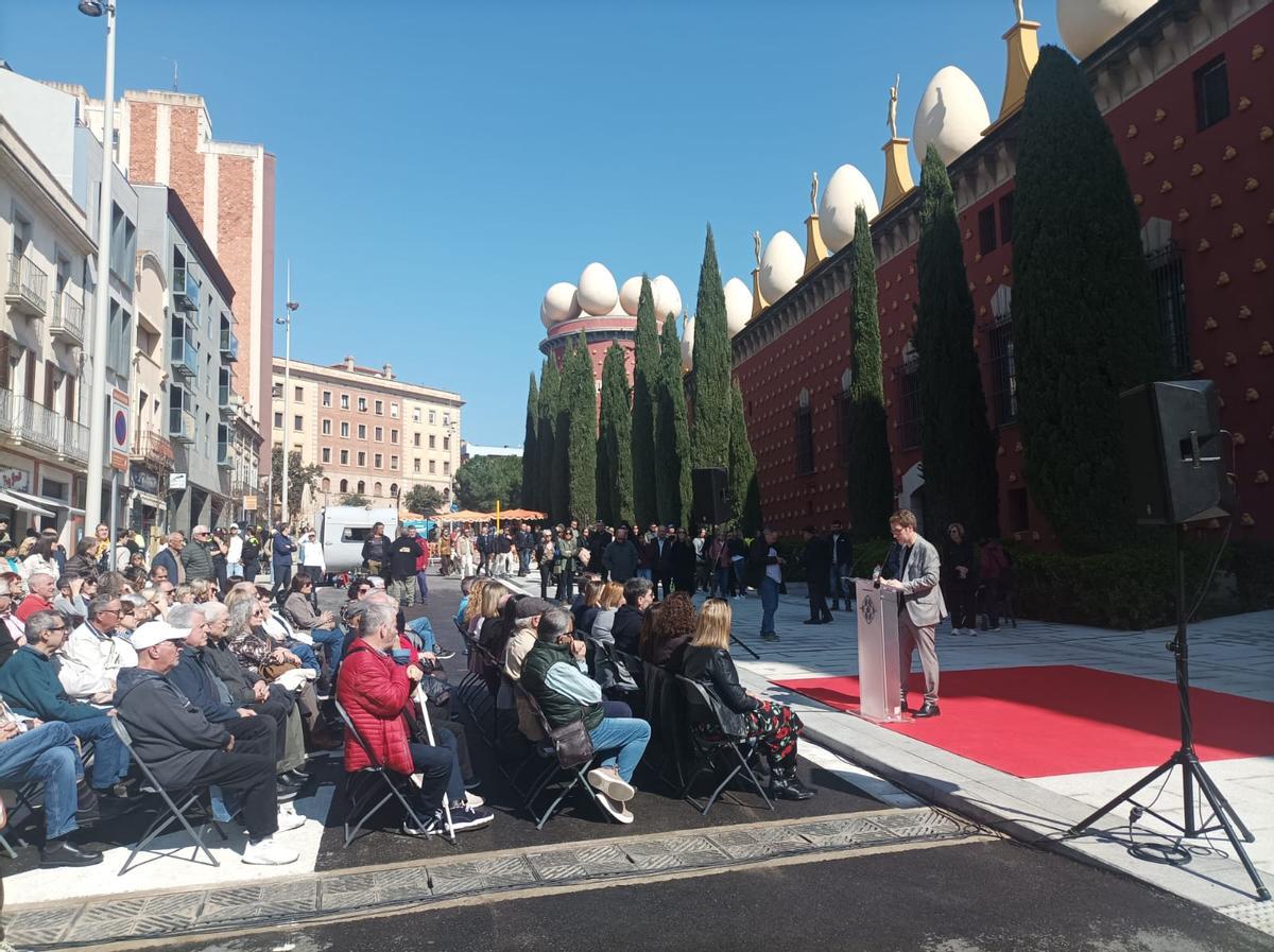 L'alcalde Masquef durant el seu discurs inaugural davant del públic