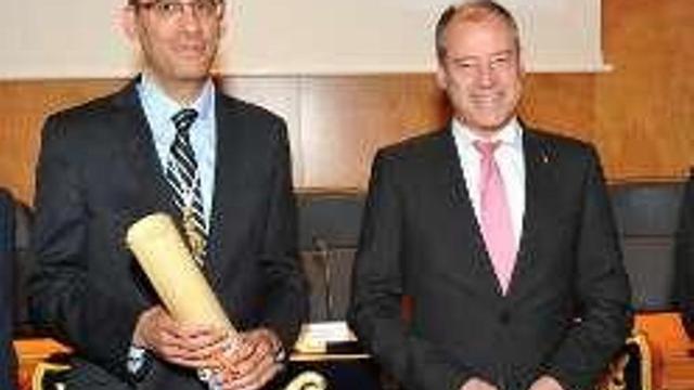 Pérez con el rector de Vigo.