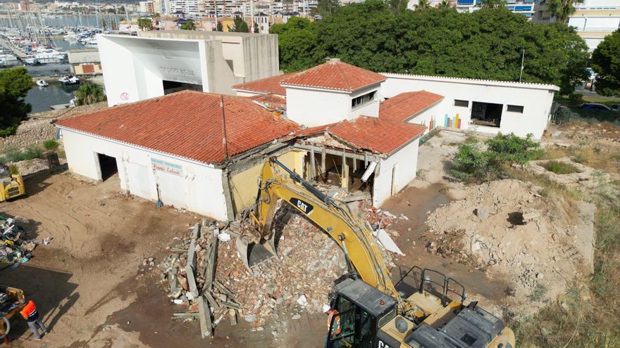 Derribo en las Eras de la Sal de Torrevieja