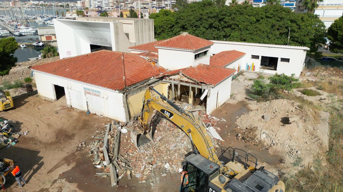 Derribo en las Eras de la Sal de Torrevieja