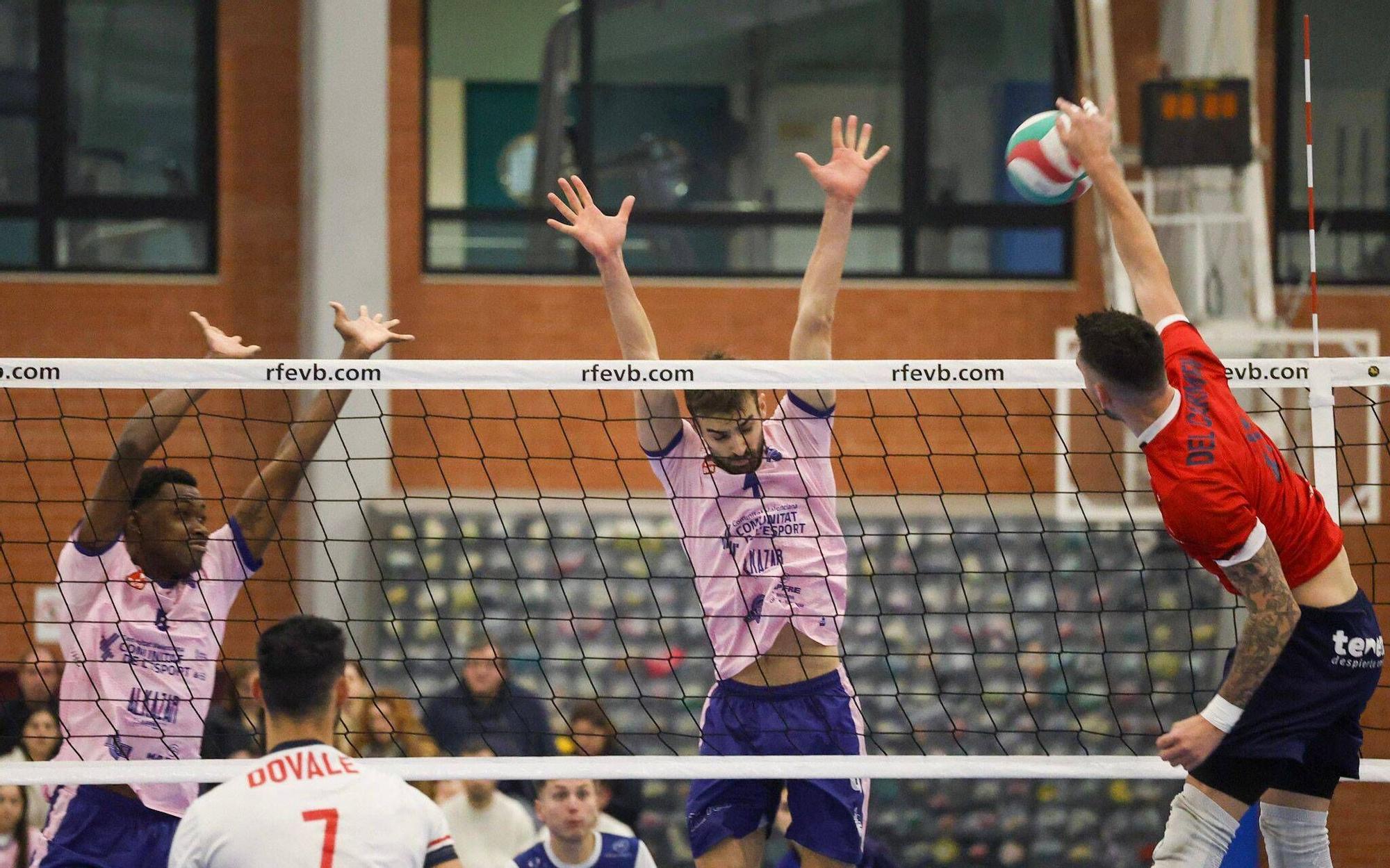 Partido del UPV Léleman Conqueridor ante el Cisneros Alter Tenerife (2-3)