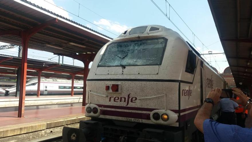 Estado del cristal de la locomotora del Altaria que viaja desde Cartagena hasta Madrid.