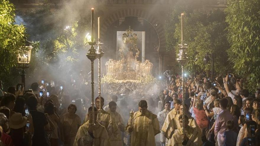 La Virgen de la Fuensanta regresa en triunfal procesión a su santuario