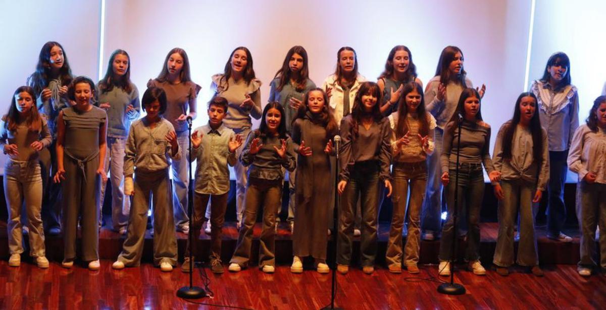 La actuación del coro animAVoices. | MARA VILLAMUZA