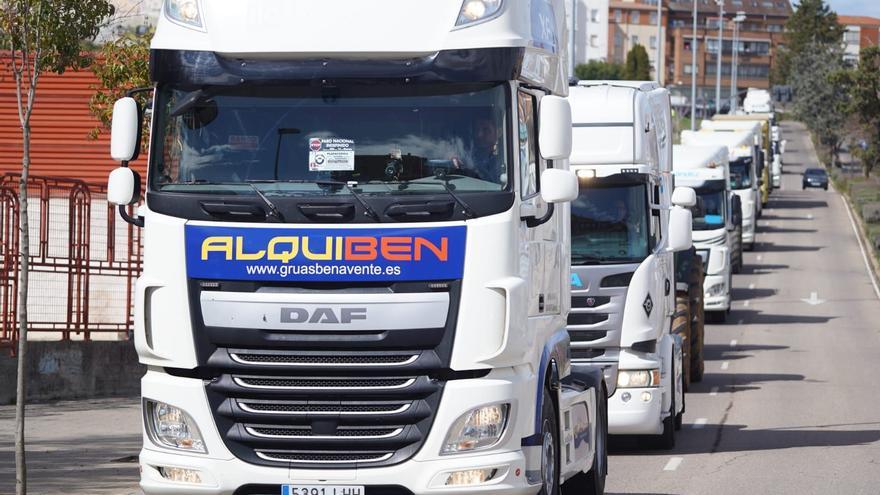 GALERÍA | Zamora explota contra la crisis del transporte con una caravana de vehículos