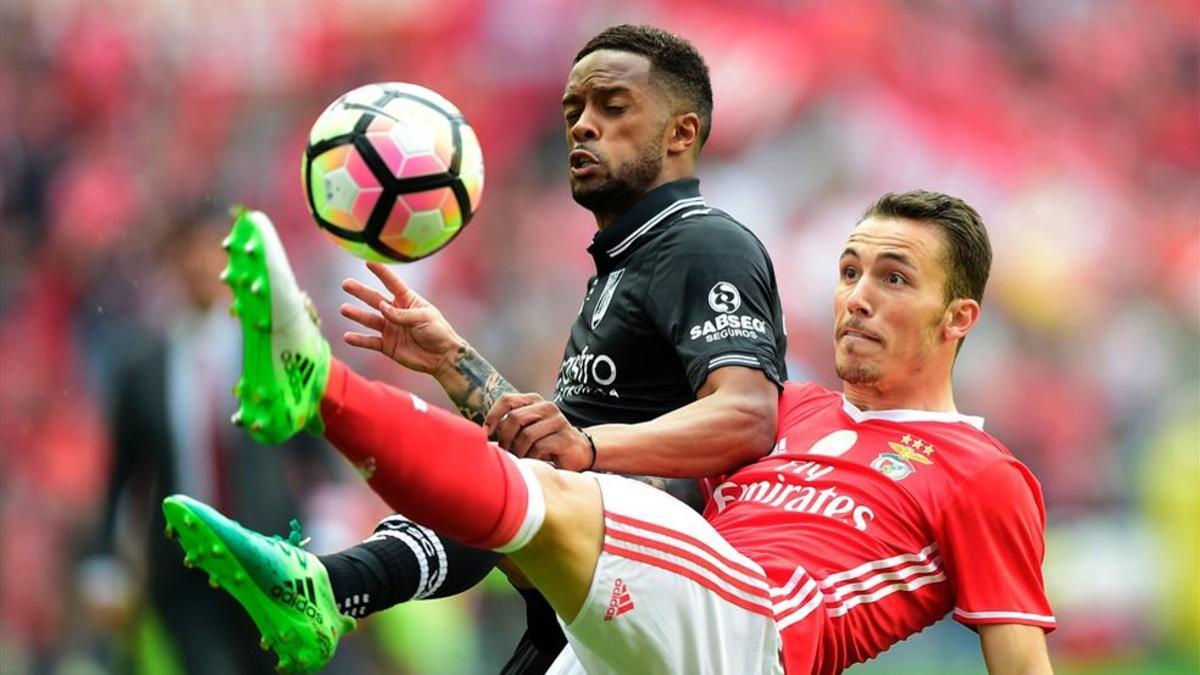 Grimaldo no se cierra las puertas a una posible vuelta al Barça