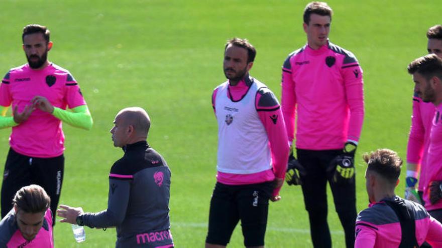 Pedro López da el susto en el entrenamiento